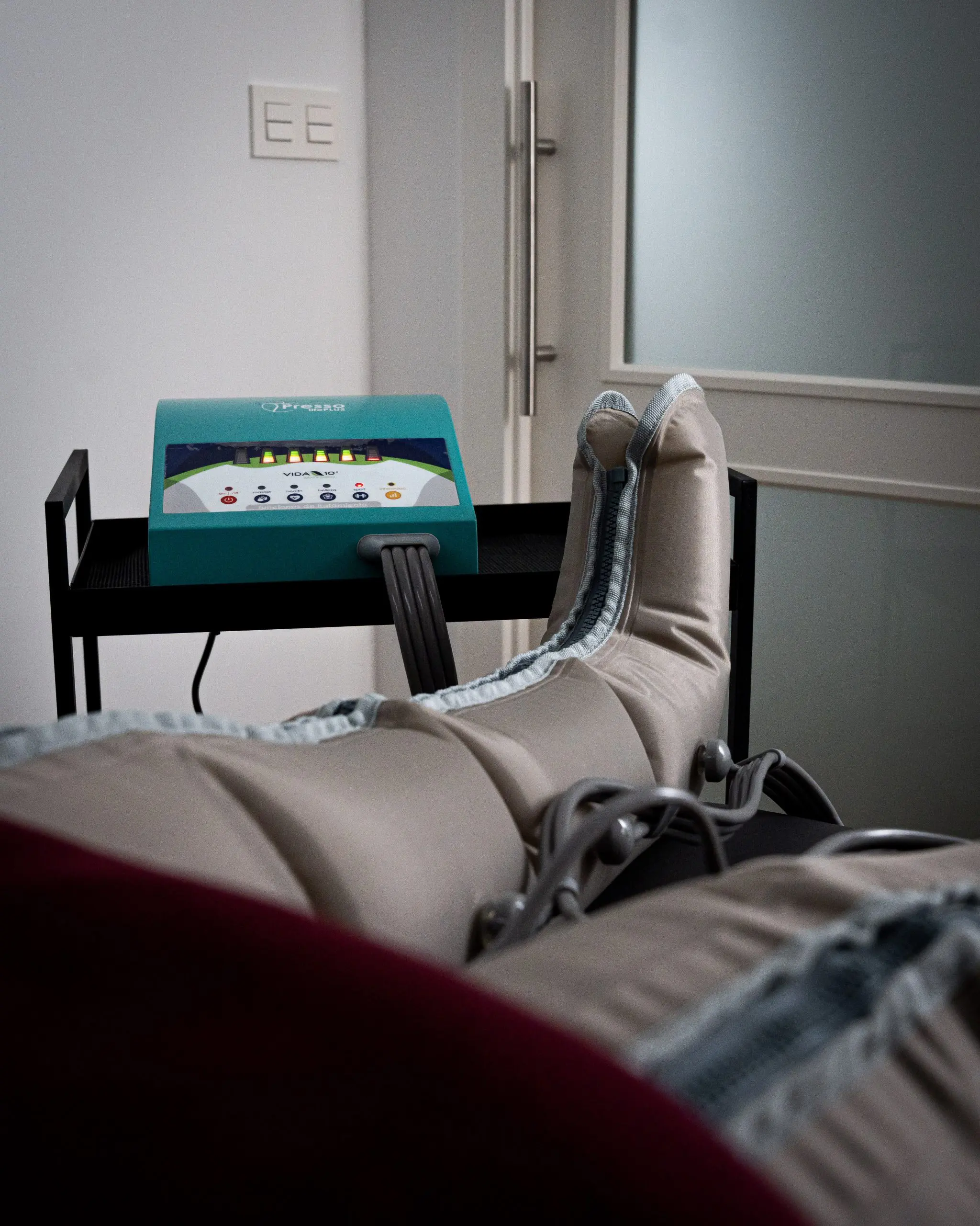 Sesión de presoterapia en Zutik Fisioterapia, Oñati